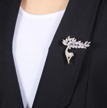 XSB168 - Elegant Deer Saree Brooch
